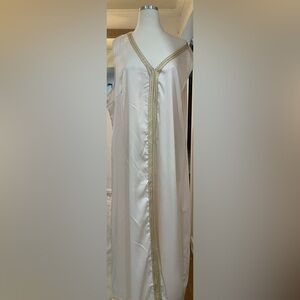 TOLEEN White Maxi Embroidered Dress Size 4XL
